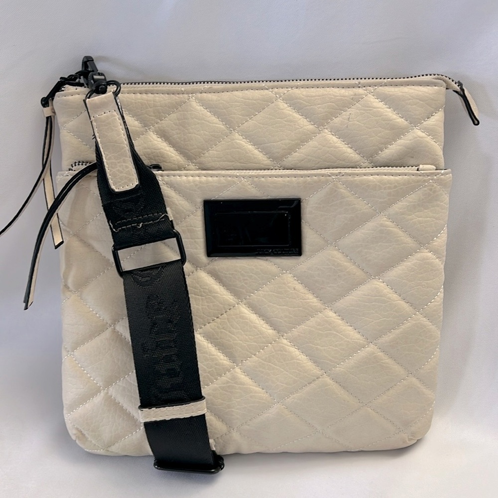 Juicy Couture Cream Diamond Stitch
Quilted Crossbody Bag.